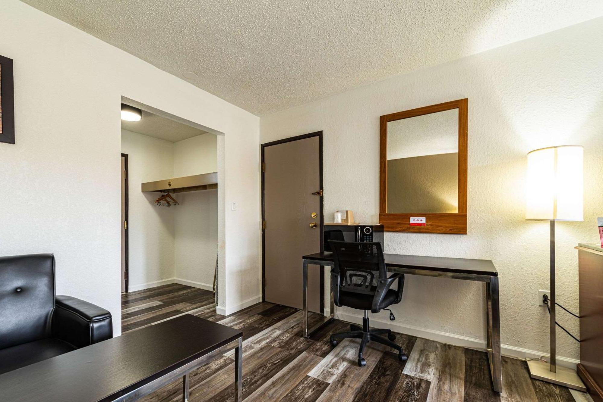 Econo Lodge Cleveland Southeast - Kent Стритсборо Экстерьер фото