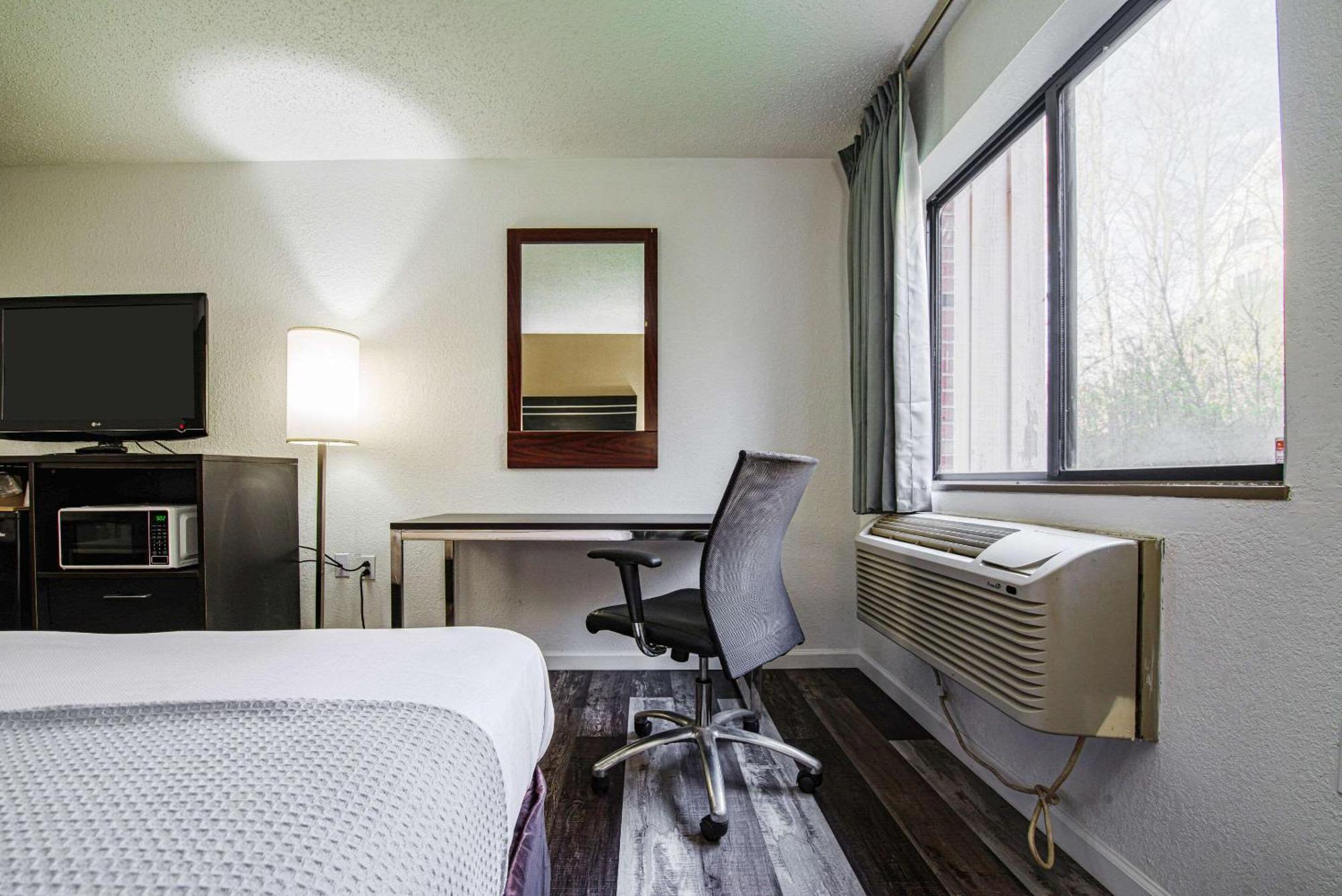 Econo Lodge Cleveland Southeast - Kent Стритсборо Экстерьер фото