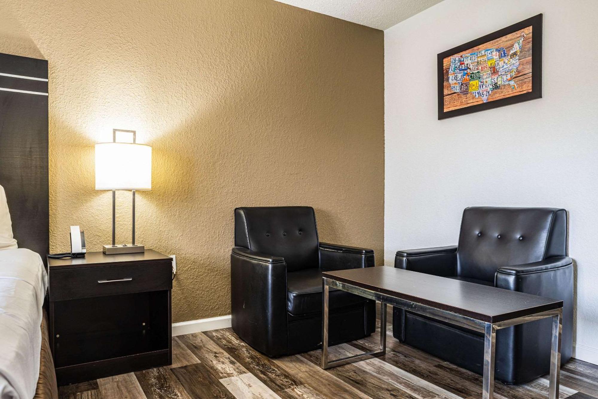 Econo Lodge Cleveland Southeast - Kent Стритсборо Экстерьер фото