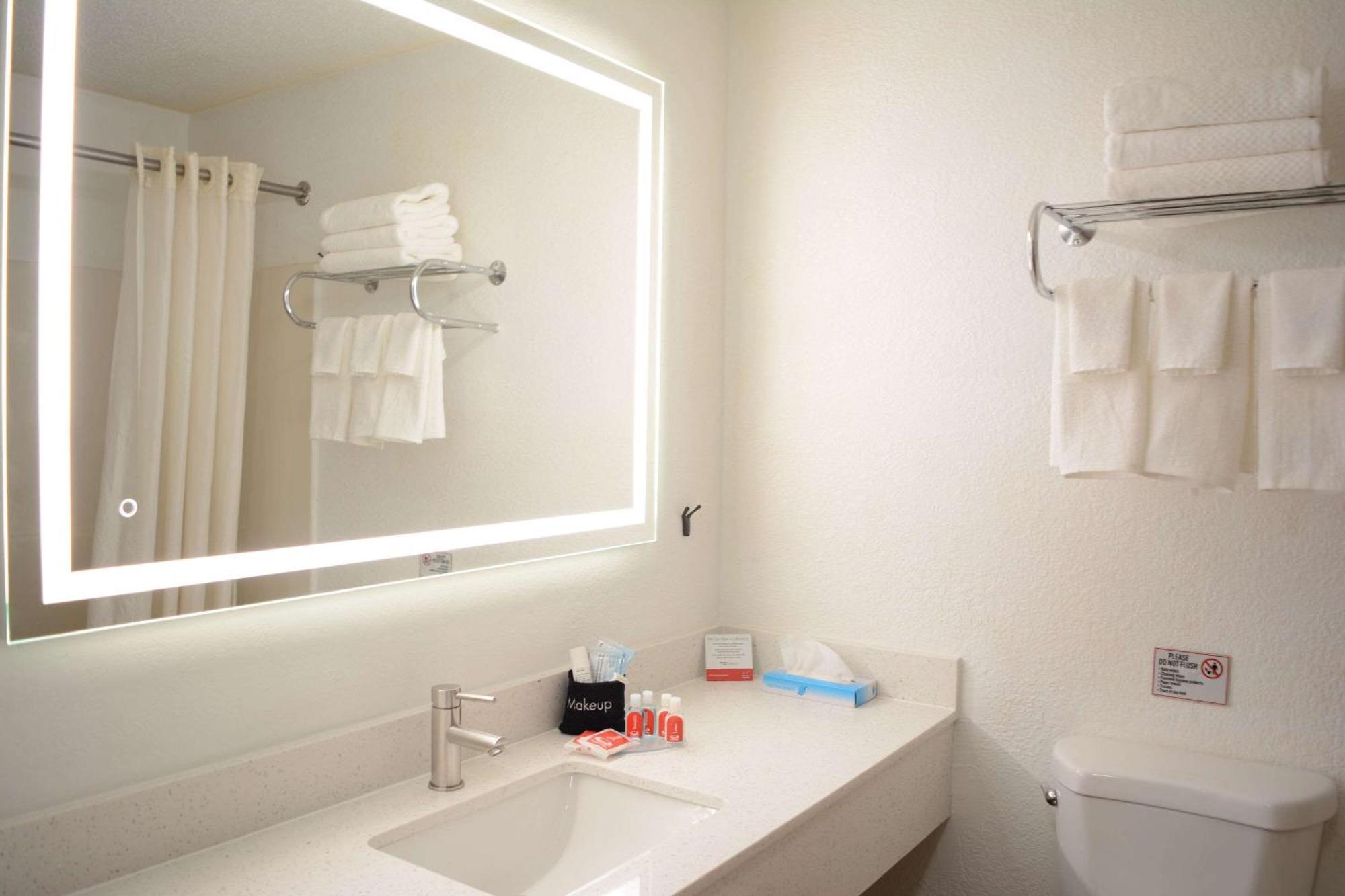 Econo Lodge Cleveland Southeast - Kent Стритсборо Экстерьер фото