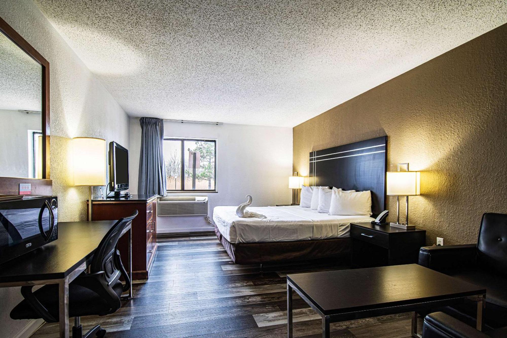 Econo Lodge Cleveland Southeast - Kent Стритсборо Экстерьер фото